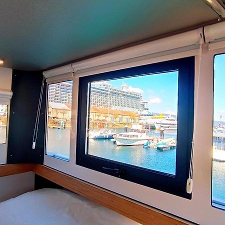 Casa Flotante En El Puerto De Vigo - Different Charter Hotel Kültér fotó