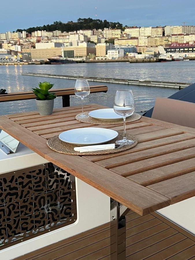 Casa Flotante En El Puerto De Vigo - Different Charter Hotel Kültér fotó