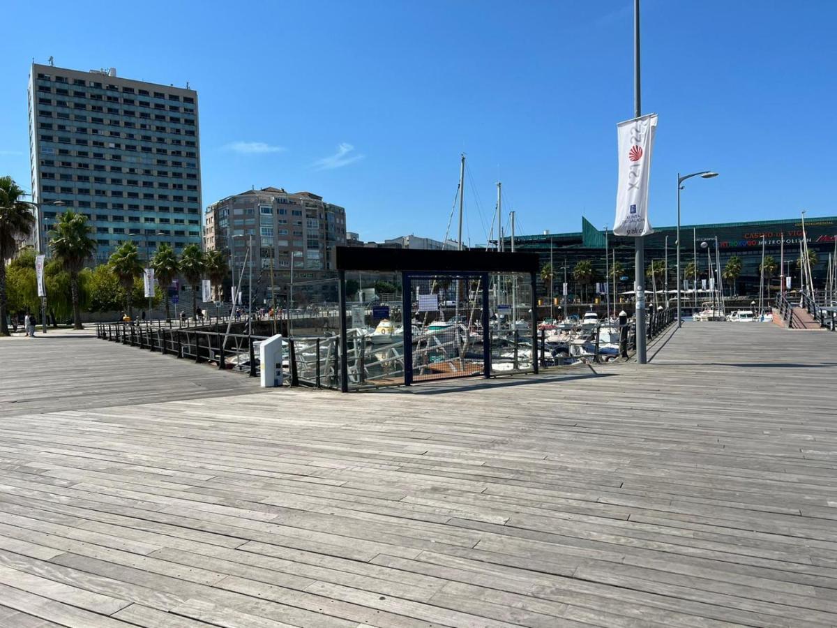 Casa Flotante En El Puerto De Vigo - Different Charter Hotel Kültér fotó