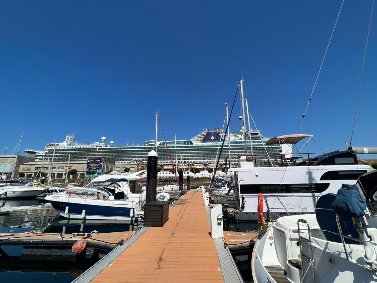 Casa Flotante En El Puerto De Vigo - Different Charter Hotel Kültér fotó