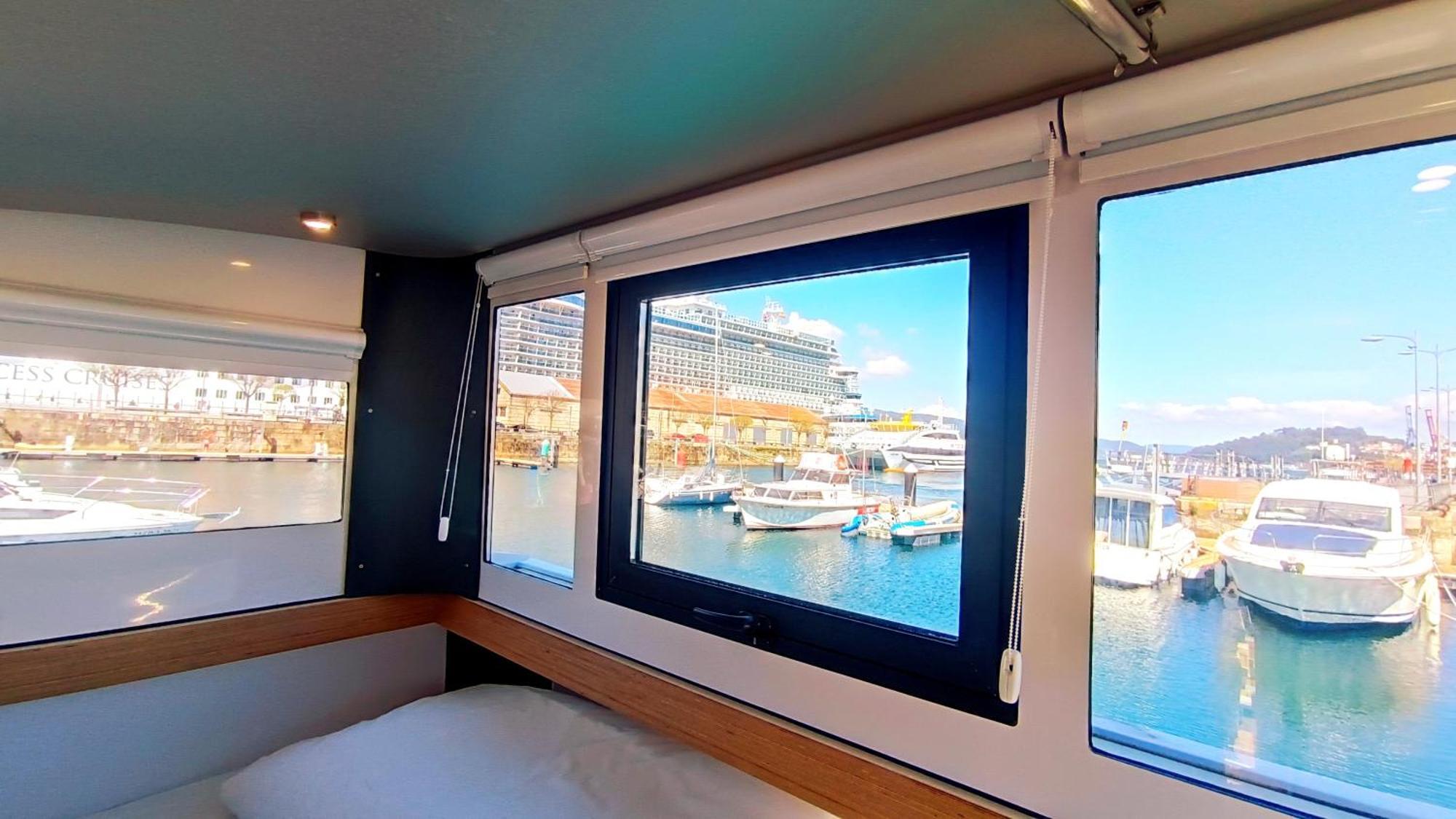 Casa Flotante En El Puerto De Vigo - Different Charter Hotel Kültér fotó